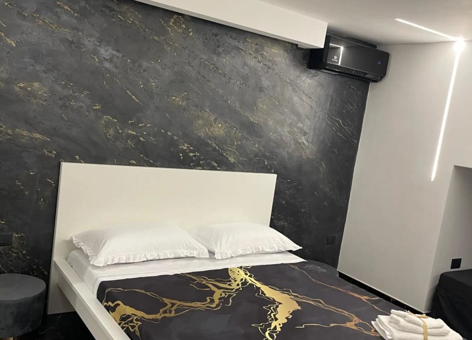 Luxury Santa Fe Hotel Naples 0*,  Italy